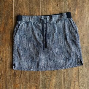 Athleta navy and white size 14 skort